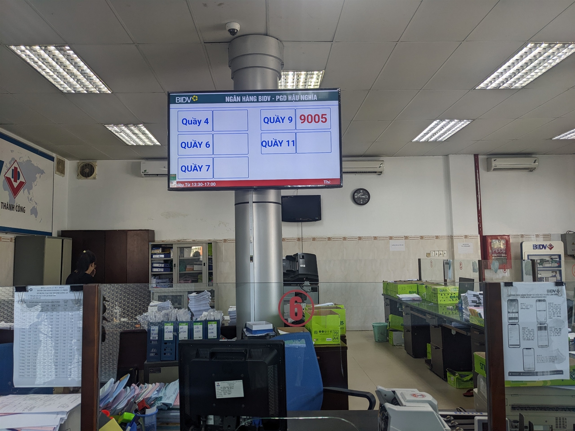 Khu vực sảnh đón tiếp khách hàng ngân hàng