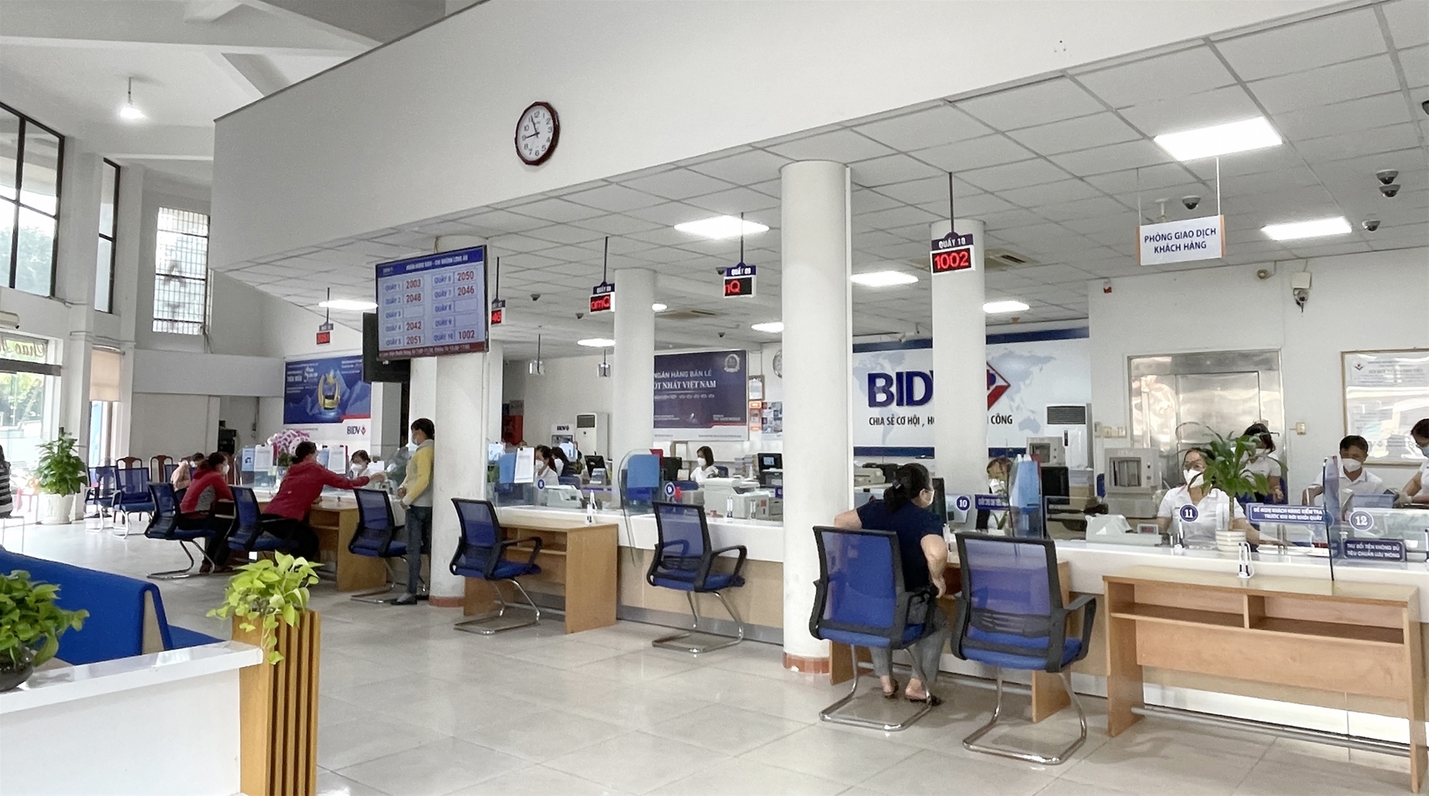 Hệ Thống Xếp Hàng Tự Động Ngân Hàng ComQ QMS