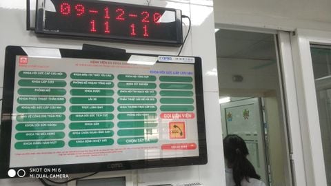Màn hình cảm ứng báo động đỏ ComQ góc nhìn khác